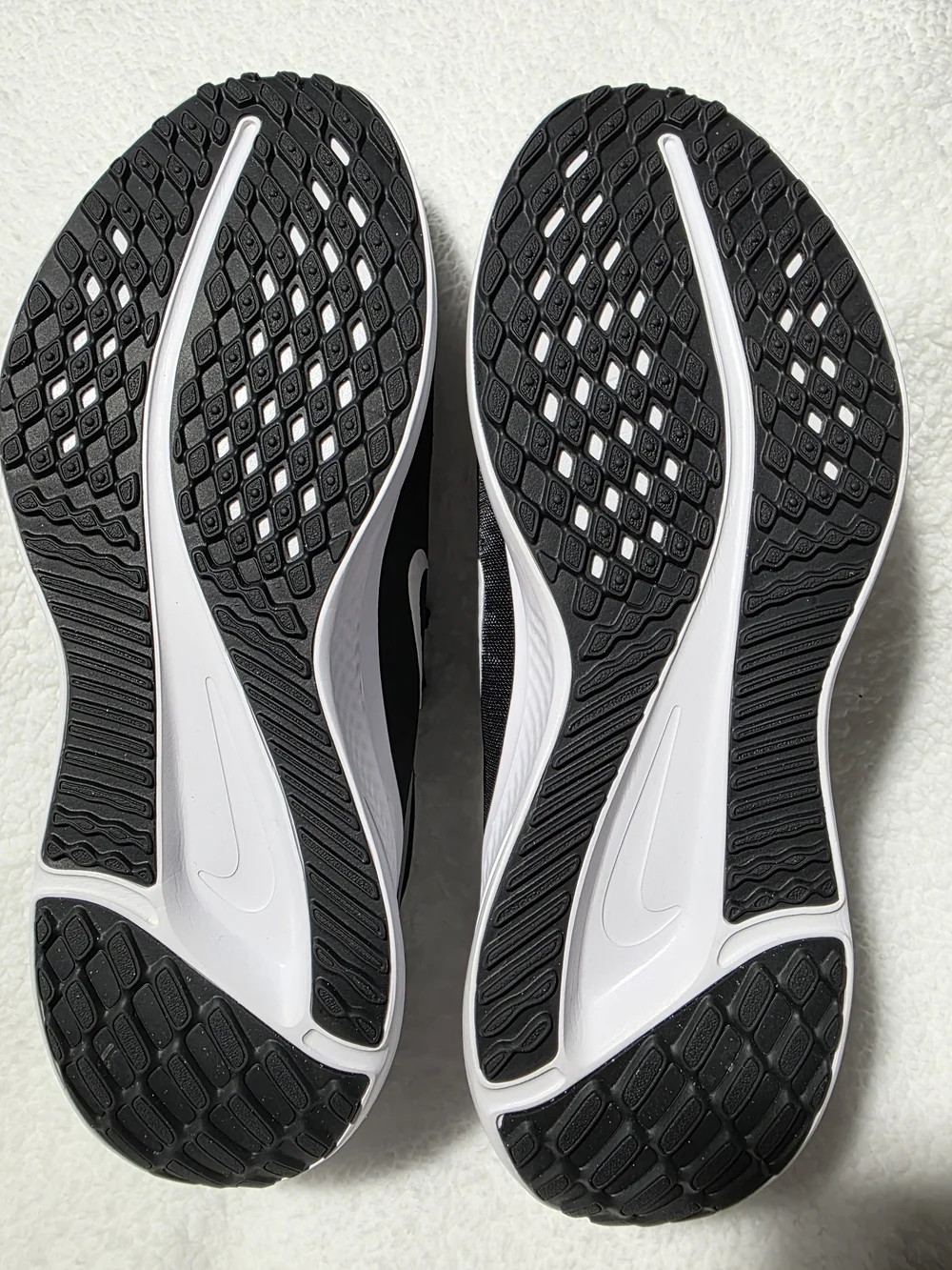 Nike Quest 5 Men’s Black and White Athletic Running Shoes